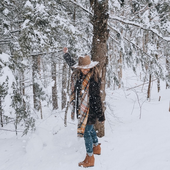 Meet your seller! Posh Ambassador II - Picture 7 of 11